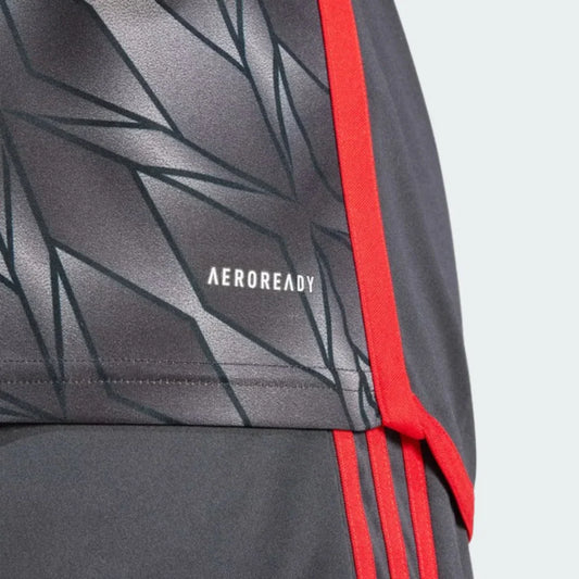 Camisa infantil oficial Arsenal kit Mini Mantos. Modelo de futebol cinza AEROREADY com detalhes vermelhos