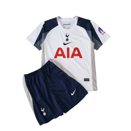 Kit infantil Tottenham Hotspur: camisa branca, detalhes azul-marinho e cinza, logo AIA vermelho, escudo. Shorts azul-marinho e escudo.