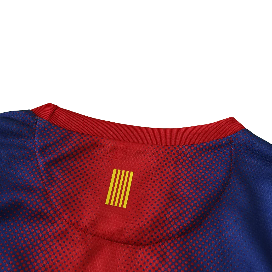 Camisa oficial infantil FC Barcelona kit Mini Mantos: detalhe da gola e emblema costas