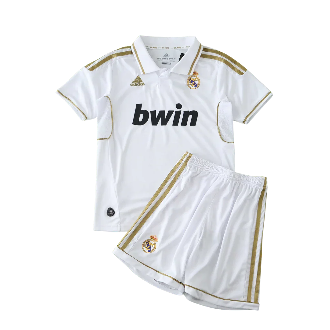 Kit infantil oficial Real Madrid branco dourado. Camisa e shorts Mini Mantos