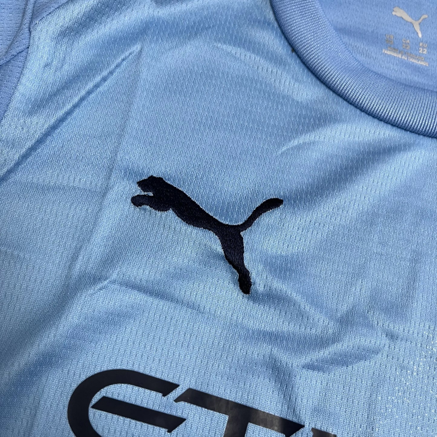 Kit Mini Mantos infantil oficial Manchester City camisa azul claro com logo Puma