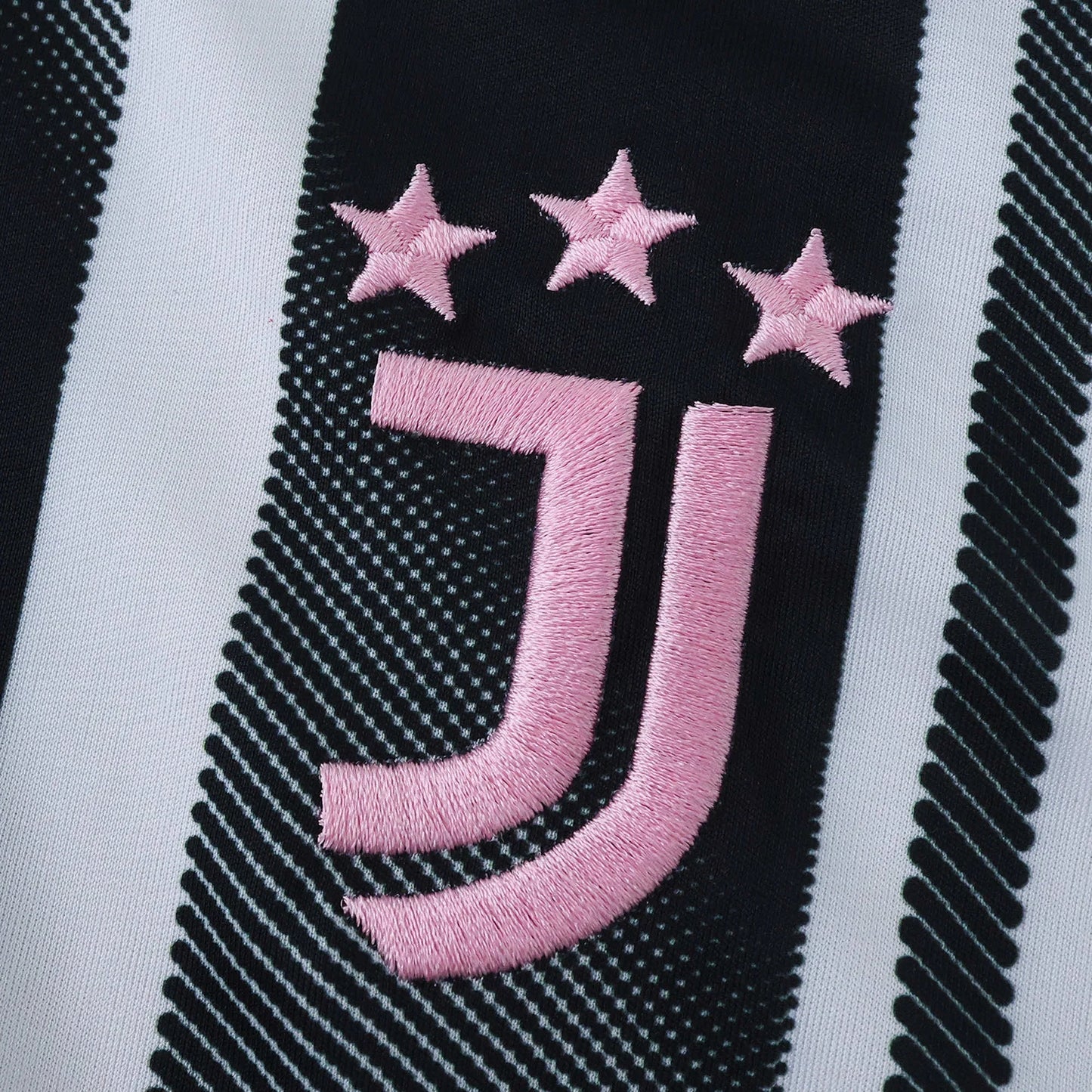 Camisa oficial Juventus infantil, kit Mini Mantos. Escudo e 3 estrelas rosa bordados