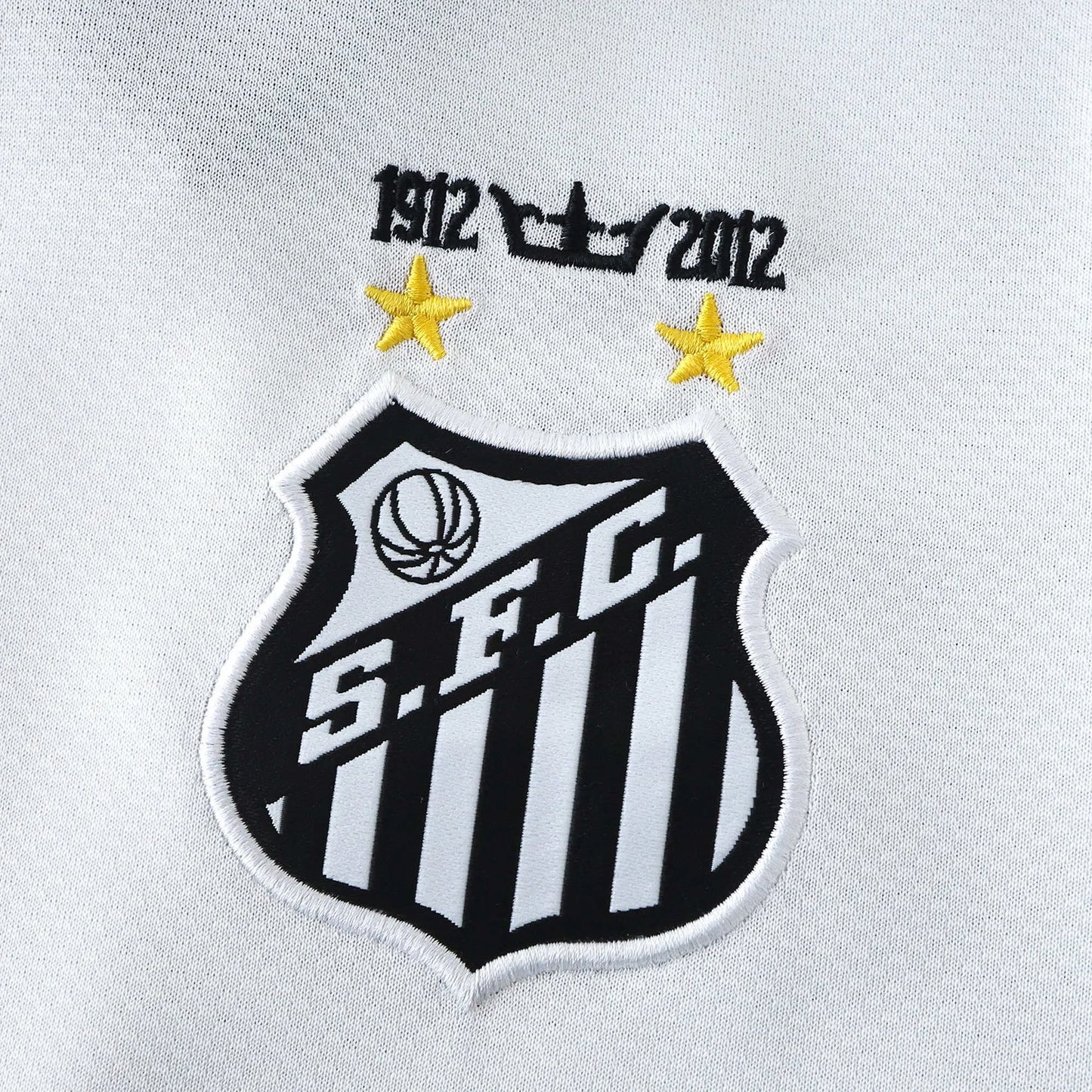 Kit camisa infantil oficial Santos FC Mini Mantos, escudo bordado e logo 1912-2012 com estrelas