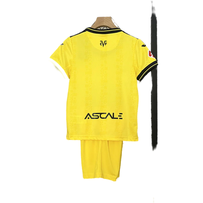 Kit infantil oficial Cruzeiro 4 Mini Mantos. Camisa e shorts amarelos, detalhes pretos