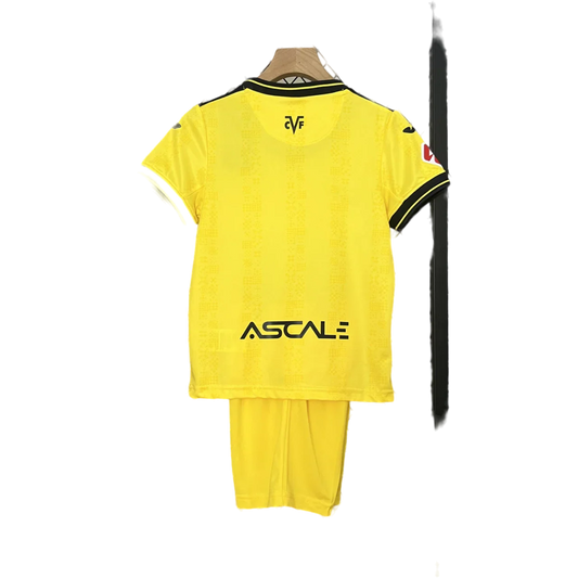 Kit infantil oficial Cruzeiro 4 Mini Mantos. Camisa e shorts amarelos, detalhes pretos