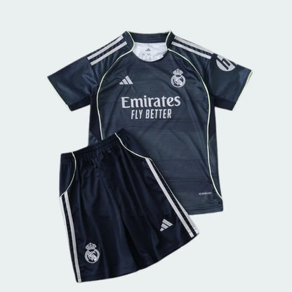 Kit oficial Real Madrid infantil grafite. Camisa e shorts Adidas Mini Mantos, conjunto completo