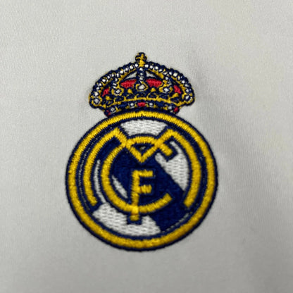 Emblema oficial bordado Real Madrid. Camisa infantil kit Mini Mantos para pequenos torcedores