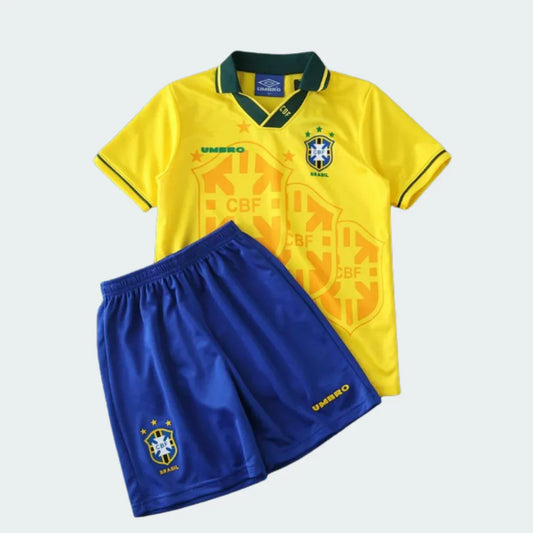Kit oficial infantil Mini Mantos Brasil Umbro: camisa amarela e shorts azul. Ideal para futuros craques