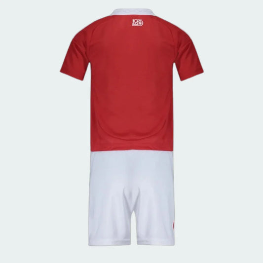 Kit oficial infantil Benfica, camisa Mini Mantos vermelha e shorts branco, visão traseira para pequenos fãs