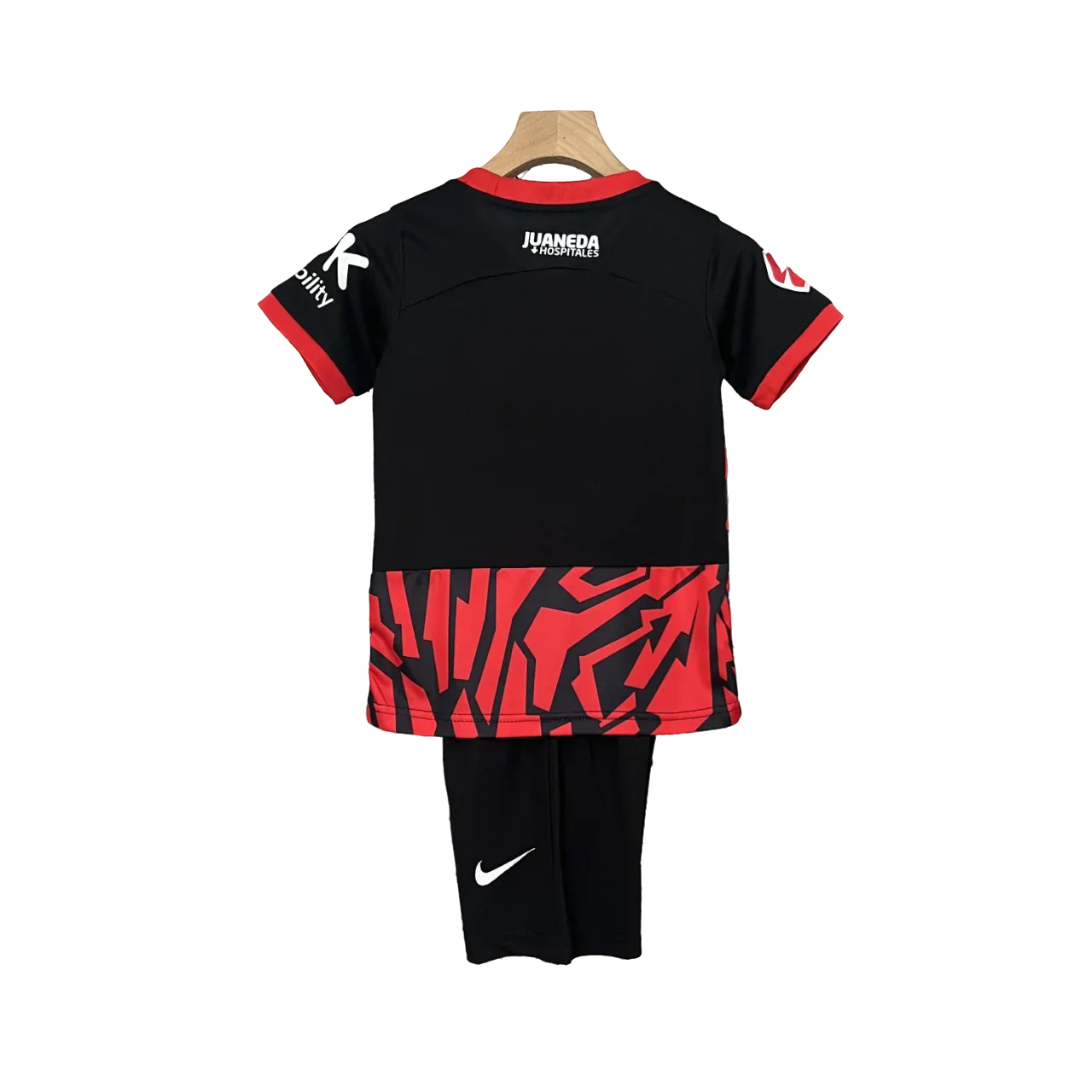 Mini Mantos RCD Mallorca kit oficial infantil. Camisa preta e vermelha com short Nike