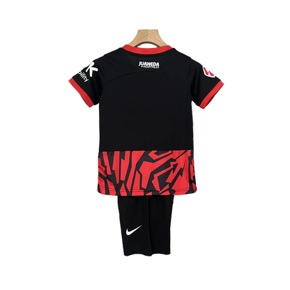 Mini Mantos RCD Mallorca kit oficial infantil. Camisa preta e vermelha com short Nike