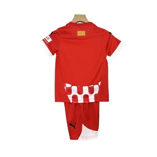 Mini Mantos Kit infantil oficial camisa Girona FC. Uniforme titular Puma vermelho e branco com detalhes Senyera