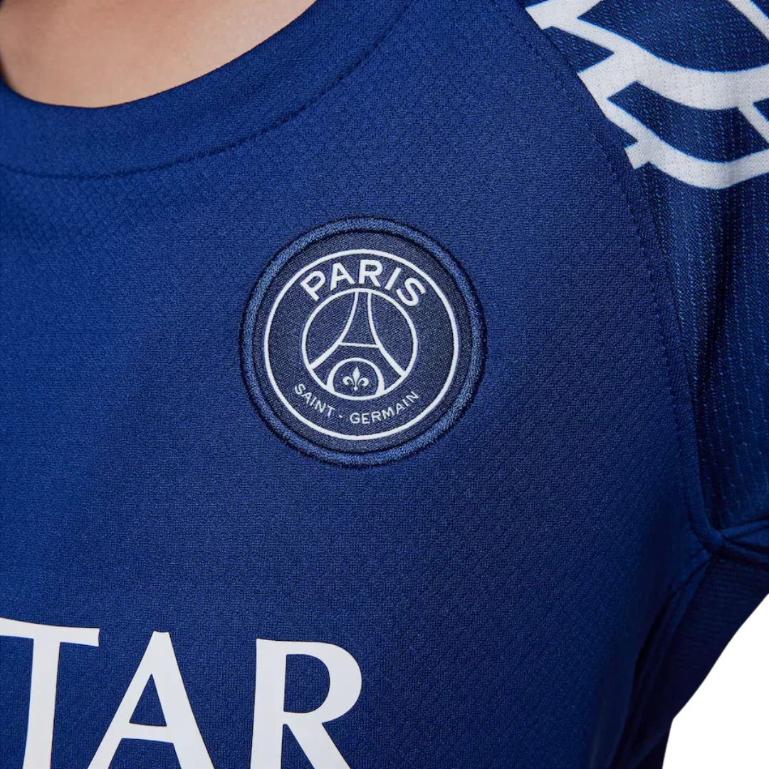 Camisa oficial infantil PSG azul, kit Mini Mantos. A camisa perfeita para seu pequeno torcedor do Paris Saint-Germain