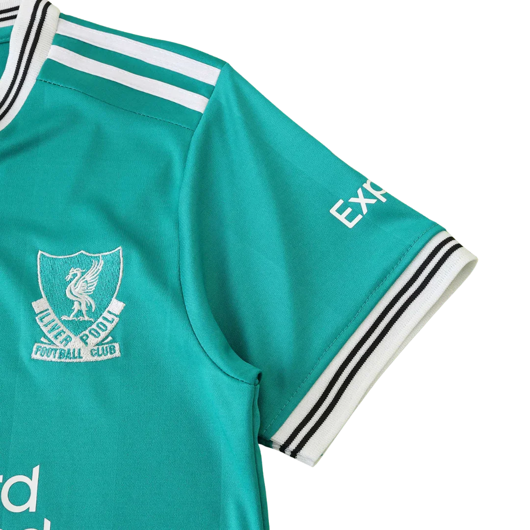 Camisa infantil oficial Liverpool FC Mini Mantos kit 4, verde água. Brasão e patrocínio na manga
