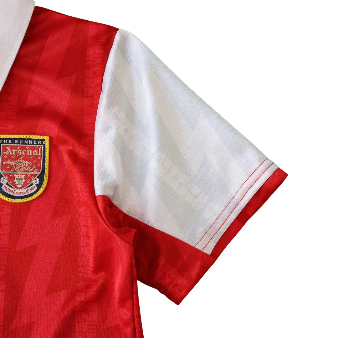 Camisa oficial infantil Arsenal Mini Mantos. Kit com escudo autêntico para pequenos Gunners