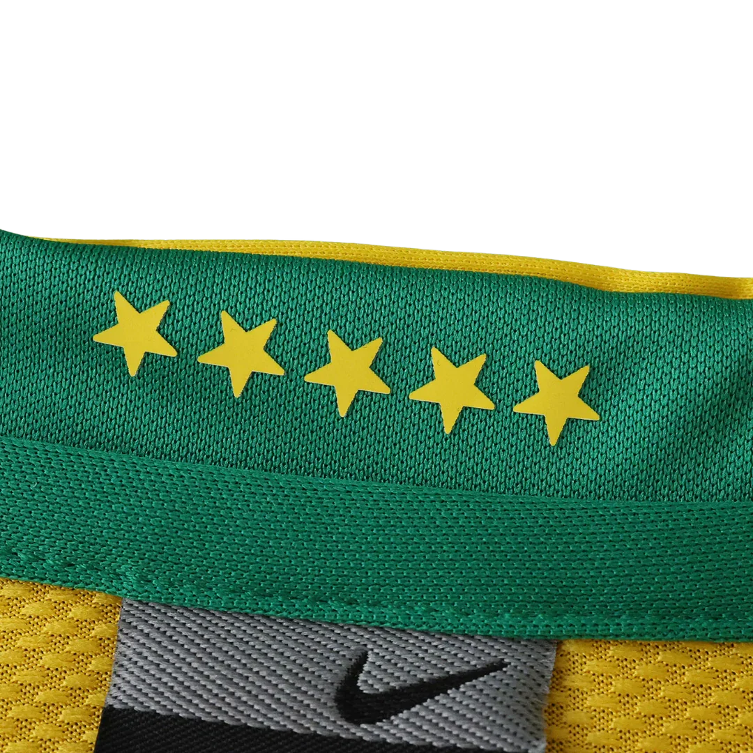 Camisa oficial Brasil infantil com 5 estrelas. Um kit Mini Mantos para o futuro craque