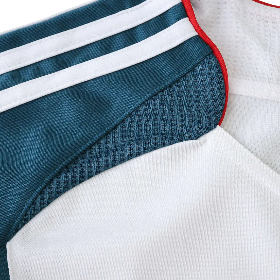 Kit camisa infantil oficial México Mini Mantos, detalhe do tecido branco, verde-escuro e gola com friso vermelho