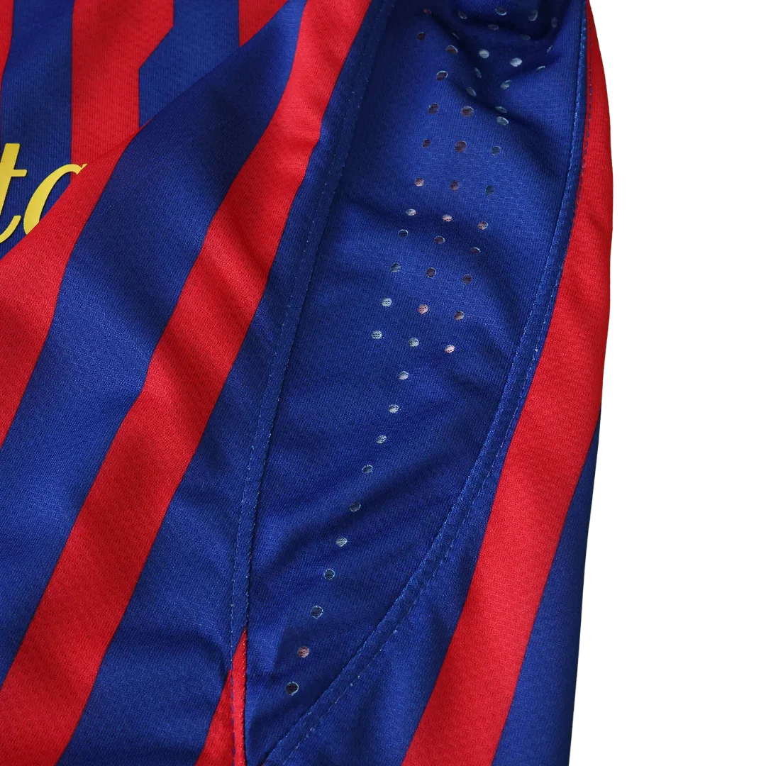Kit camisa oficial FC Barcelona infantil Mini Mantos. Listrada azul e vermelha com detalhes de ventilação