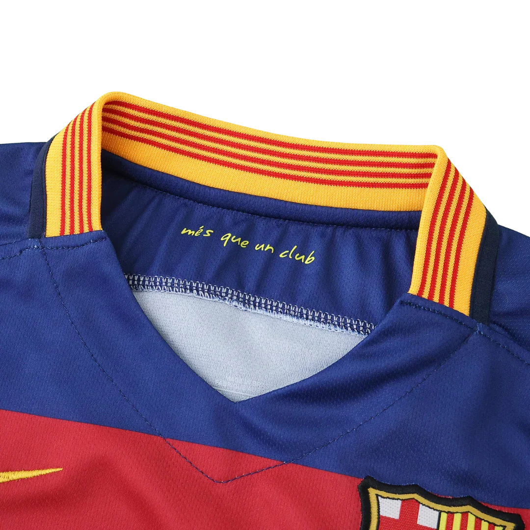 Detalhe gola camisa oficial infantil FC Barcelona do kit Mini Mantos