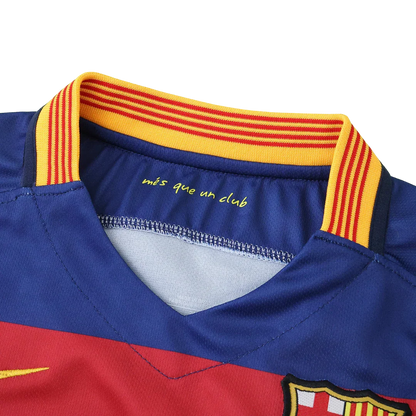 Detalhe gola camisa oficial infantil FC Barcelona do kit Mini Mantos