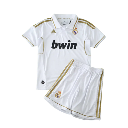 Kit infantil oficial Real Madrid branco dourado. Camisa e shorts Mini Mantos