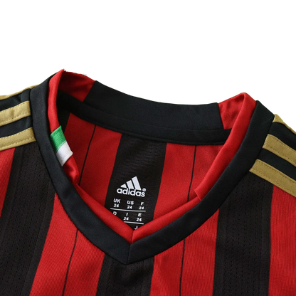 Camisa oficial infantil AC Milan, kit Mini Mantos. Gola e tag Adidas