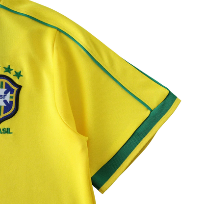 Camisa Brasil infantil oficial kit Mini Mantos amarela com detalhes verdes na manga