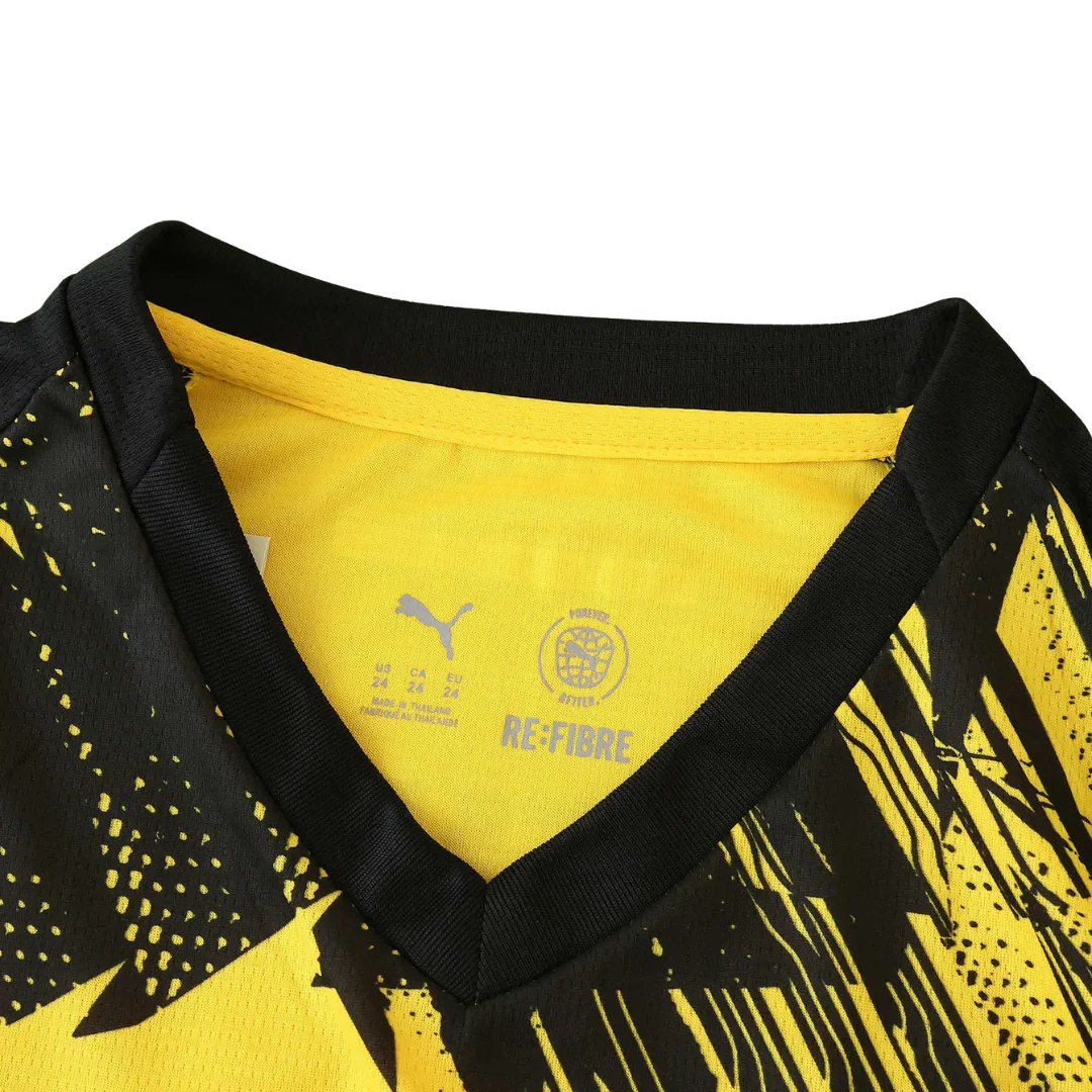 Gola e etiqueta interna da camisa infantil oficial Borussia Dortmund kit Mini Mantos Puma