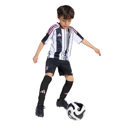 Mini Mantos: Kit camisa oficial Juventus infantil. Conjunto preto e branco com detalhes rosa