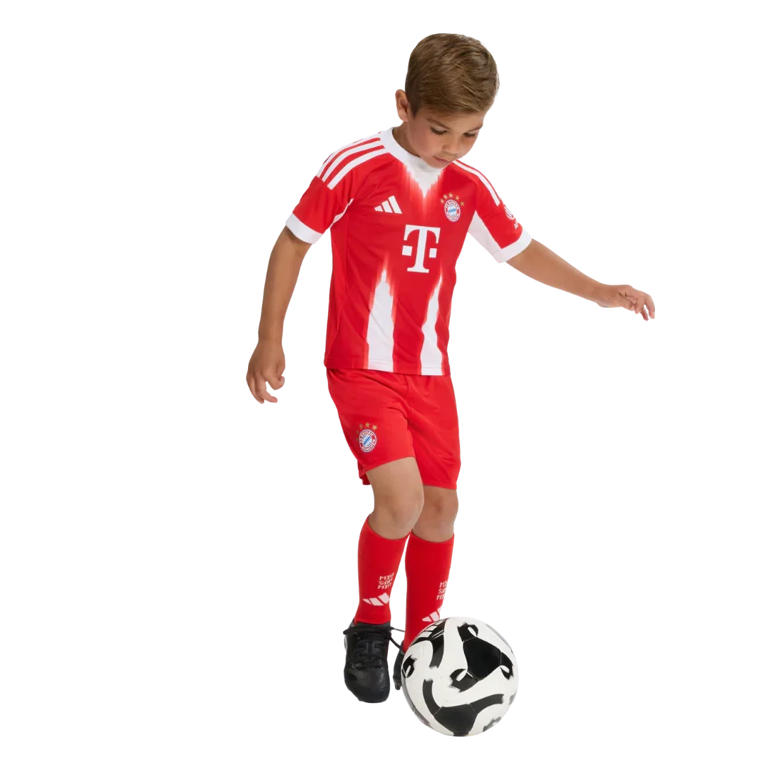 Kit infantil oficial Bayern Munich Mini Mantos, camisa e shorts, criança jogando bola