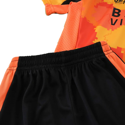 Kit camisa oficial infantil Mini Mantos time de futebol. Design pixelado laranja e preto