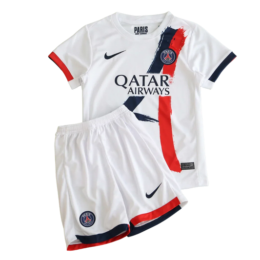 Kit infantil oficial Mini Mantos do Paris Saint-Germain. Camisa e shorts PSG brancos com detalhes vermelhos e azuis