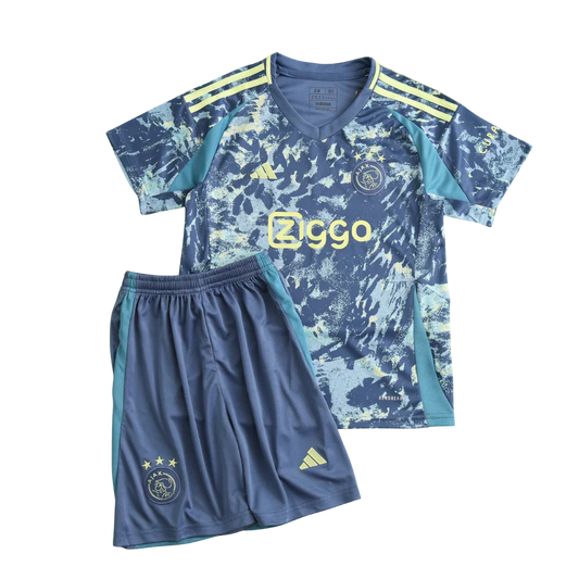 Kit infantil do Ajax com camisa azul estampada, detalhes em amarelo neon e calção azul liso."