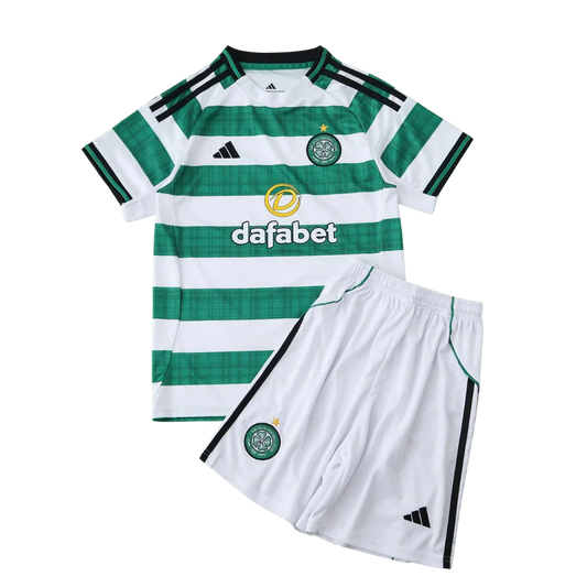 Kit infantil do Celtic, camisa listrada branca e verde com shorts brancos, escudo do Celtic, logo Adidas e patrocínio Dafabet.