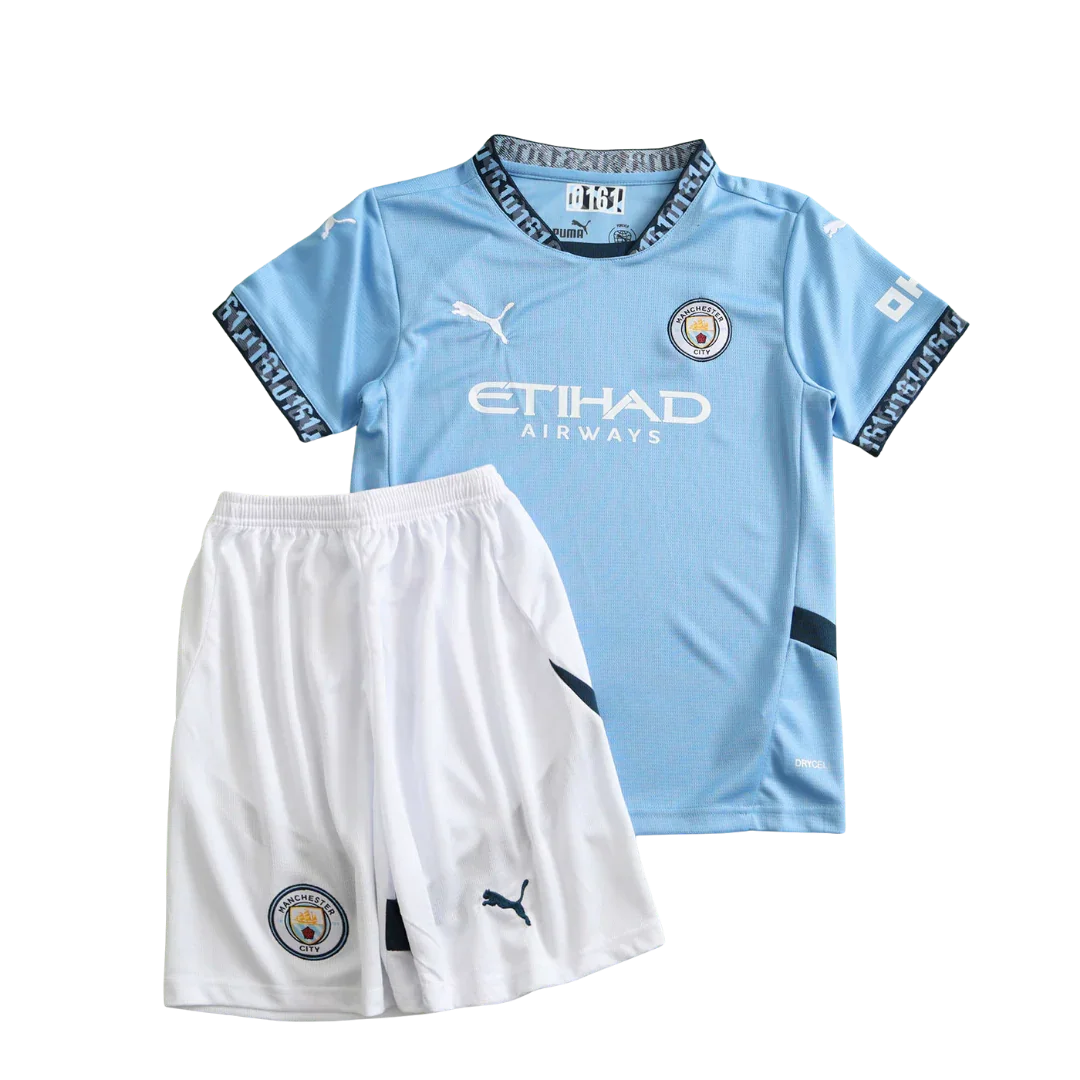 Kit oficial infantil Manchester City. Mini Mantos com camisa azul e shorts brancos