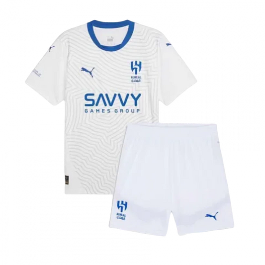 Kit infantil do Al-Hilal com camisa branca apresentando padrões de linhas onduladas, gola azul e calção branco.
