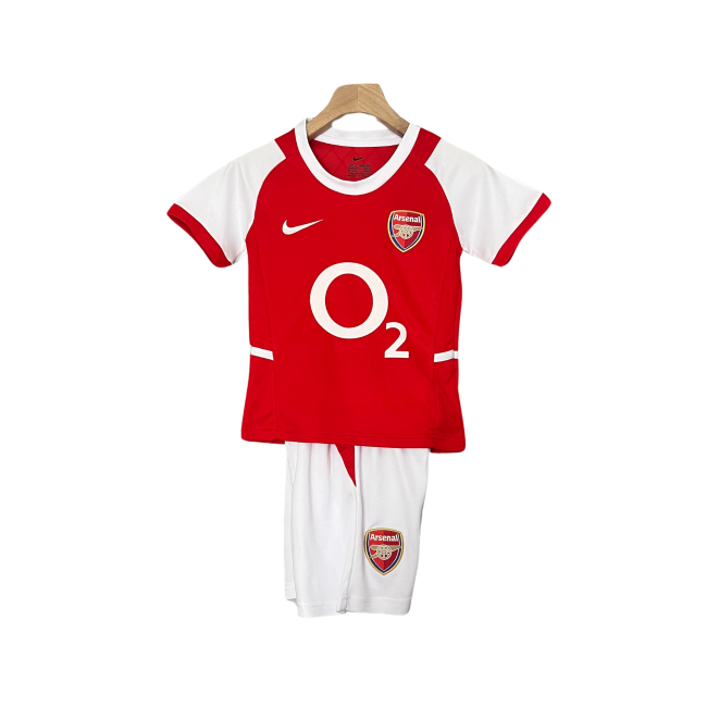 Camisa infantil retrô do Arsenal I 02/04. Reviva os momentos clássicos. Compre já!
