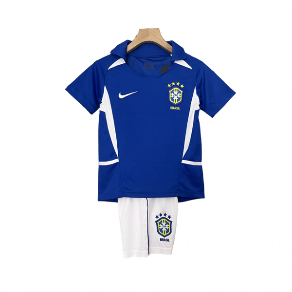 Camisa infantil retrô do Brasil II 2002. Estilo e nostalgia para os fãs. Compre agora!