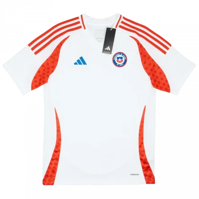 Camisa de futebol infantil branca do Chile, com listras Adidas vermelhas nos ombros, logo Adidas azul e escudo da seleção.