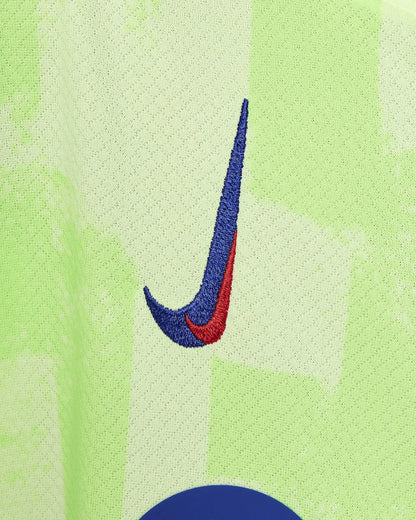 Kit camisa oficial Brasil infantil Mini Mantos, detalhe em tecido verde limão e logo Nike azul e vermelho bordado