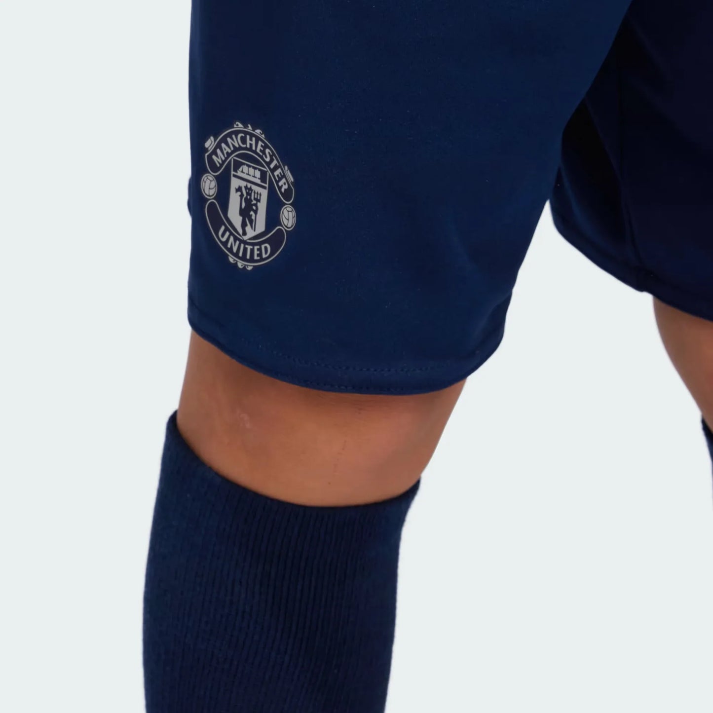 Kit oficial Manchester United infantil, com camisa e shorts Mini Mantos