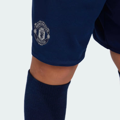 Kit oficial Manchester United infantil, com camisa e shorts Mini Mantos