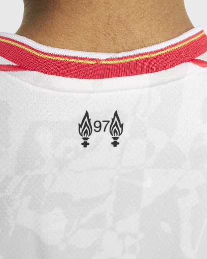 Camisa infantil oficial do Liverpool, kit Mini Mantos branco Detalhe da gola e 97 chamas eternas nas costas
