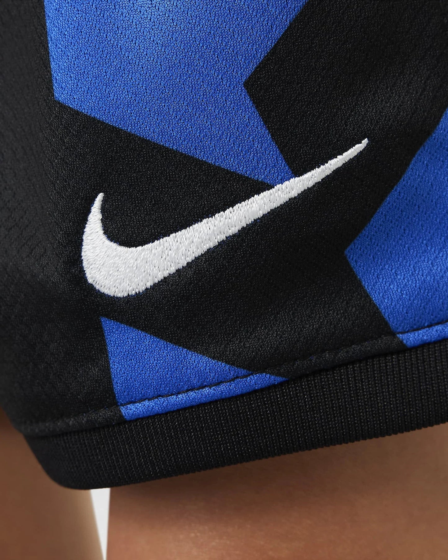 Camisa oficial Inter Milan infantil Mini Mantos, detalhe kit preto e azul