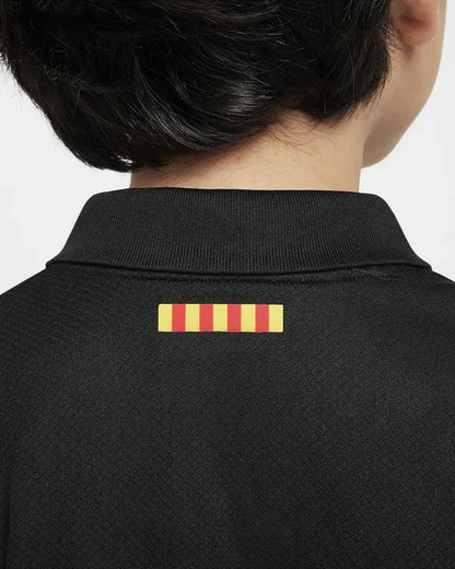 Camisa infantil oficial FC Barcelona preta Mini Mantos, kit com detalhe Senyera nas costas