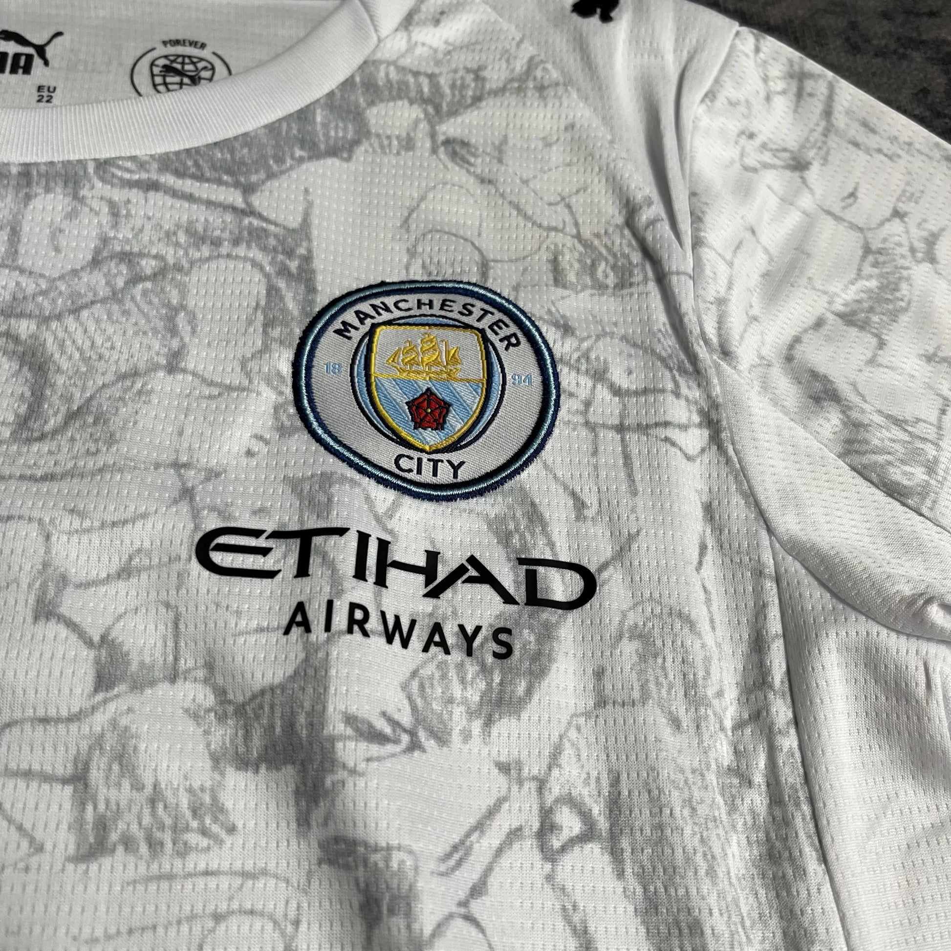 Camisa oficial Mini Mantos kit infantil Manchester City branca, Etihad Airways, para pequenos torcedores