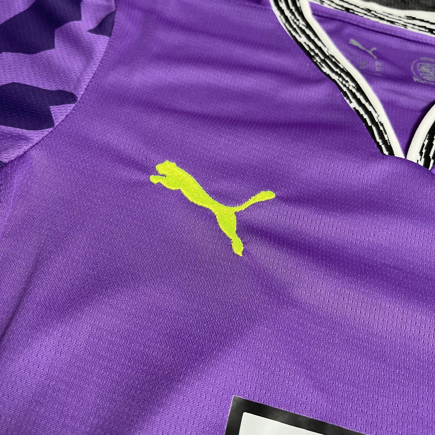 Camisa de time infantil roxa oficial Puma, tecido respirável. Kit Mini Mantos, logo verde