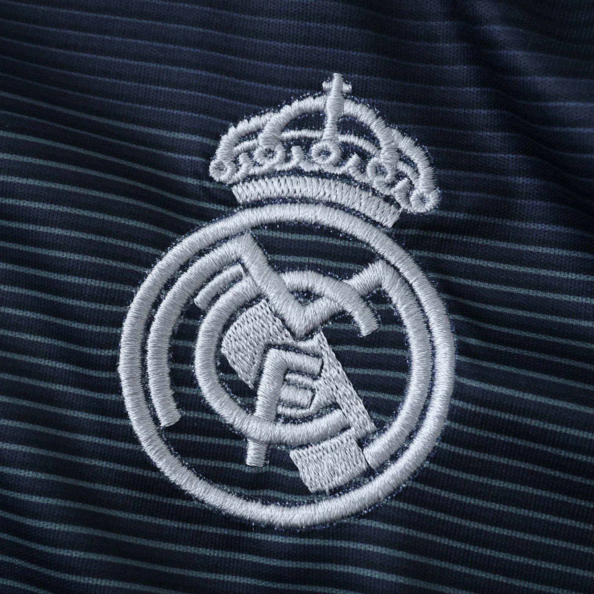Camisa infantil oficial Mini Mantos Real Madrid, emblema bordado do kit