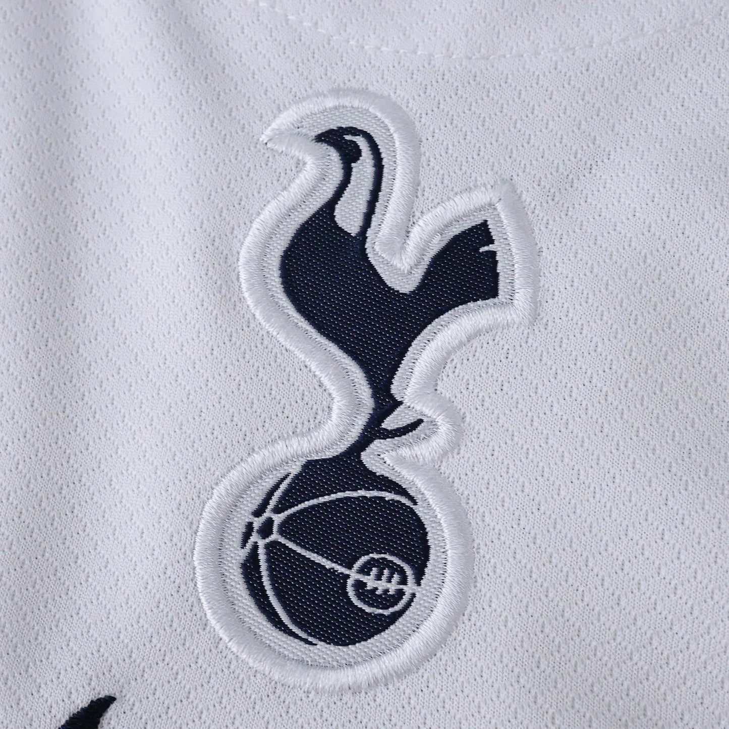 Camisa oficial infantil Tottenham Hotspur, kit Mini Mantos com logo bordado para o seu pequeno torcedor