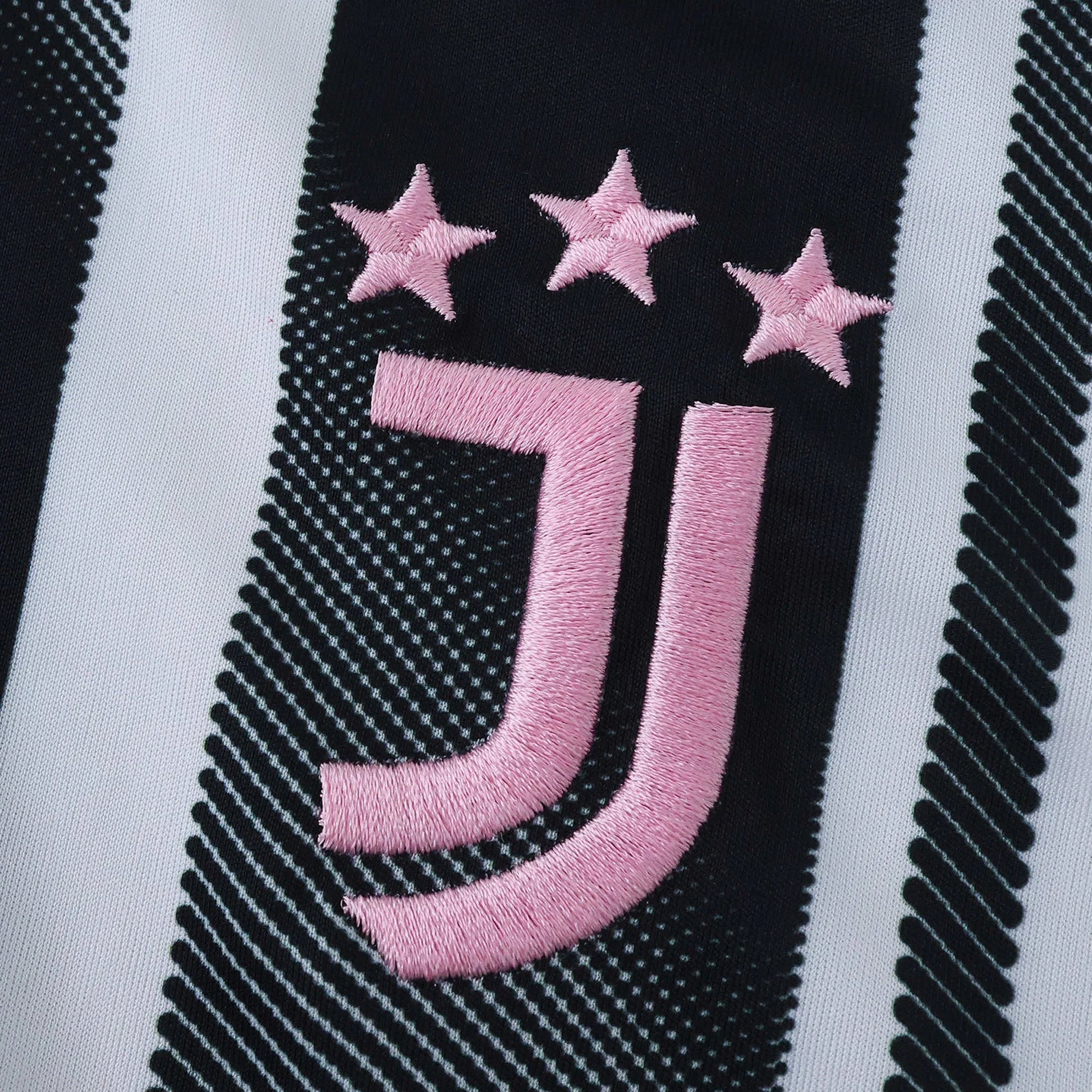 Camisa oficial Juventus infantil, kit Mini Mantos. Escudo e 3 estrelas rosa bordados